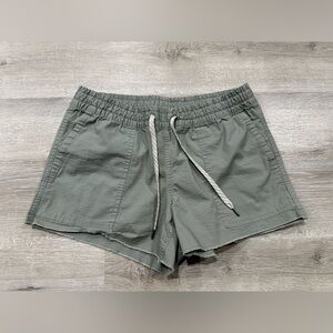 H106 Vuori Ripstop Shorts Green Grayish VW385 Raw Hem Gym Shorts 3” Womens XS